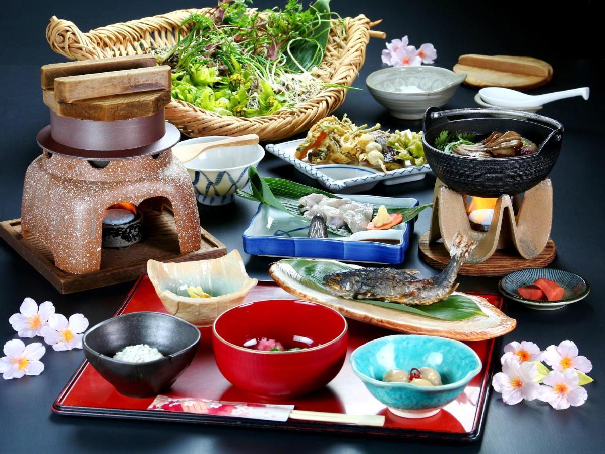 富山県 よしのや旅館 난토 외부 사진