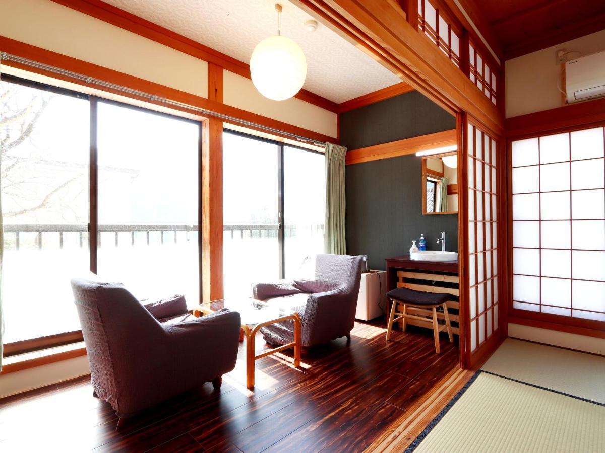 富山県 よしのや旅館 난토 외부 사진